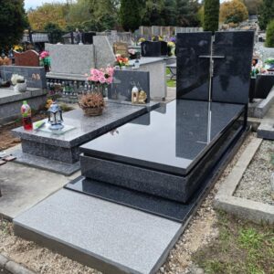 Nagrobki z granitu