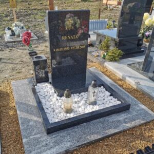 Nagrobek urnowy, chodnik granit płomieniowany