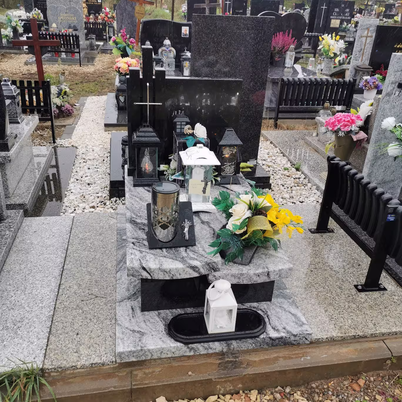 Sosnowiec - Nagrobek Urnowy - Whiscont White + czarny